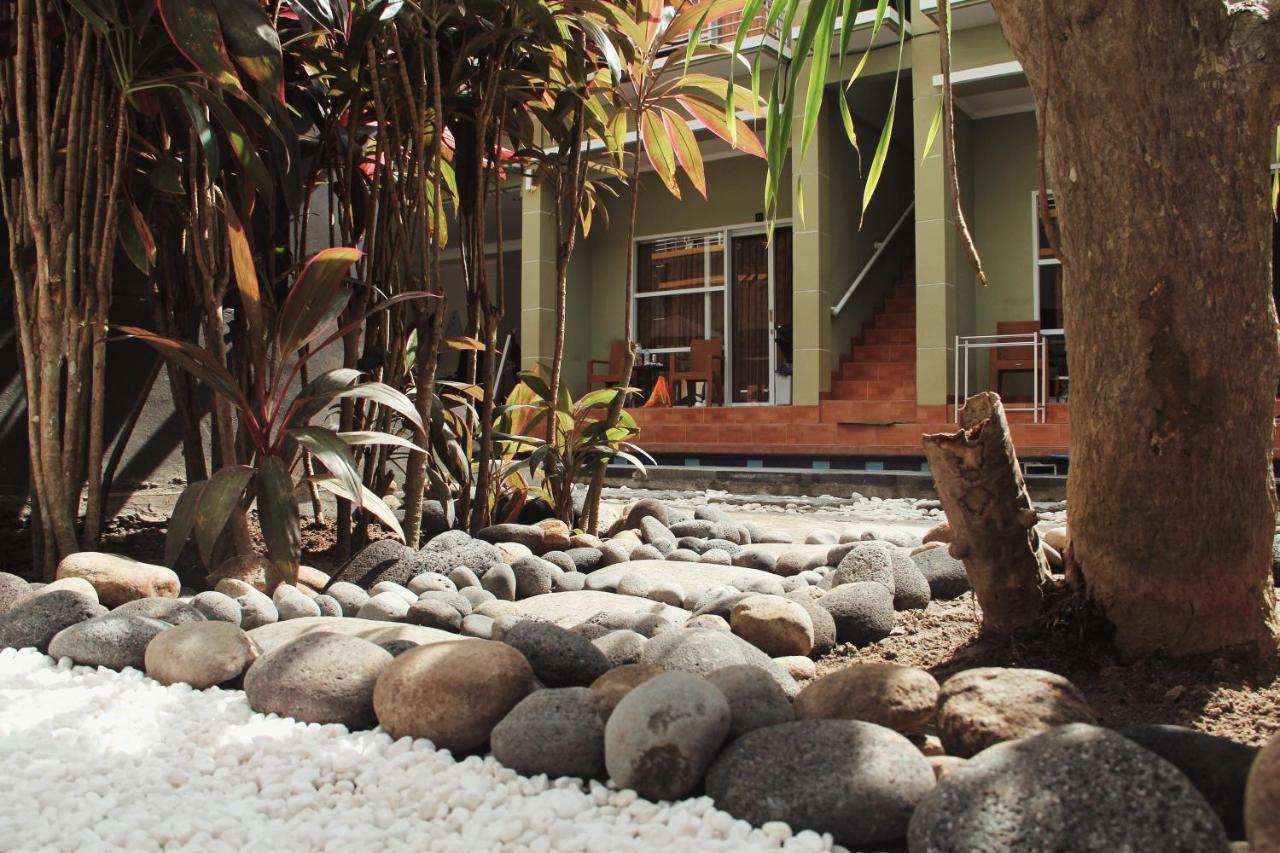 Nuka Beach Inn Kuta Lombok Exterior foto